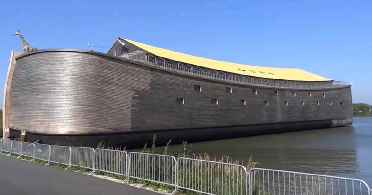 Carpenter Spends 20 Years Building Massive Life-Sized Replica Of Noah�...
